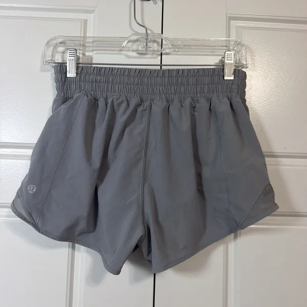 Lululemon Hotty Hot Short II Women 6 Gray Low Rise 2.5 Inseam Mesh Venting - Image 6