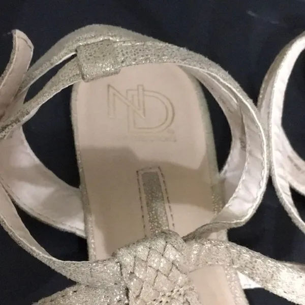 Nude and gold metallic fleck leather sandals Gold Size 8 - Image 5