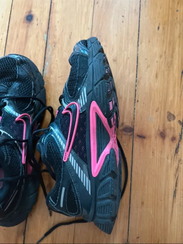 Nike v5 nr in the black and pink 8.5 sneakers - Image 2