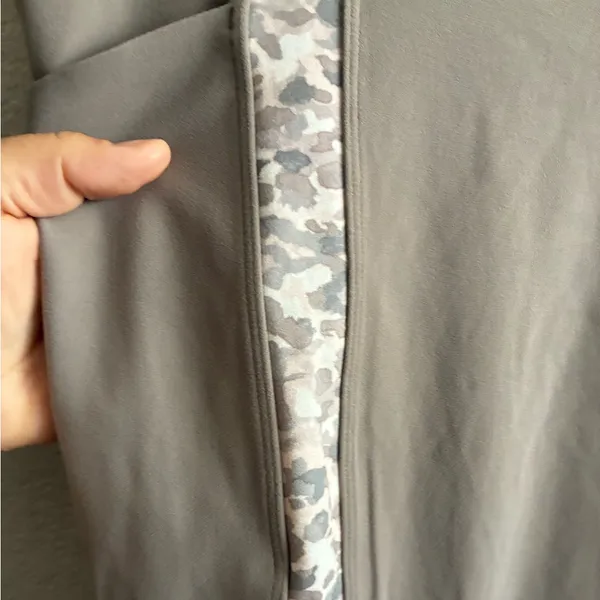 Athleta Grey Serene Salutation Stash Pocket Leggings with Patterned Stripe 3X - Image 8