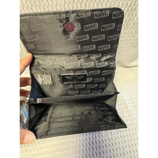 Buckle Down‎ Fold Over Black Wallet Captain America Shield Metal Emblem NWT - Image 2