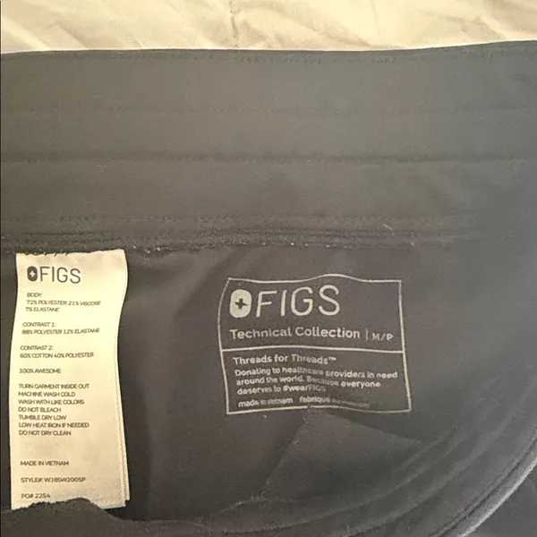 FIGS women's Black Jogger scrub Pants MP - Image 2