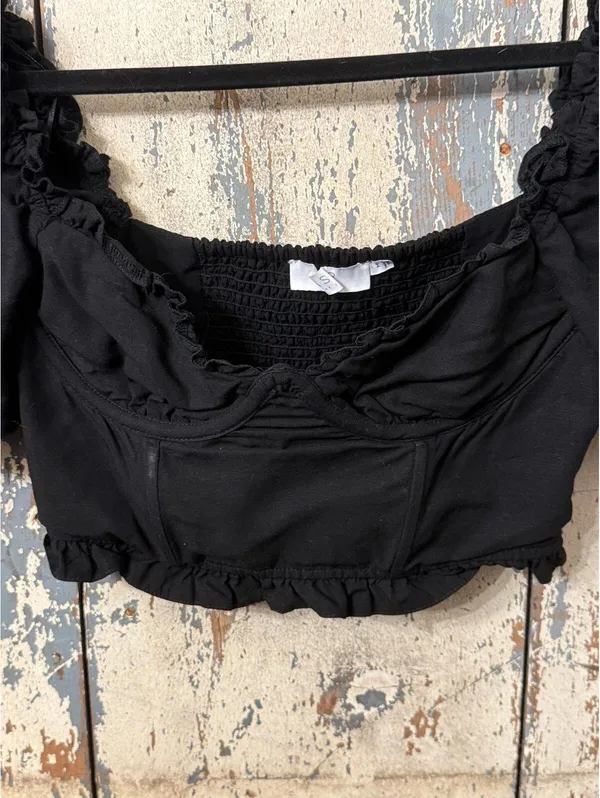 ASTR the Label Women's Feronia Top, black crop top, size Medium - Image 4
