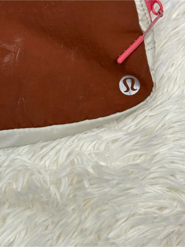 Lululemon Everywhere Belt Bag *1L -- OS -- Dark Terracotta/White Opal - Image 5