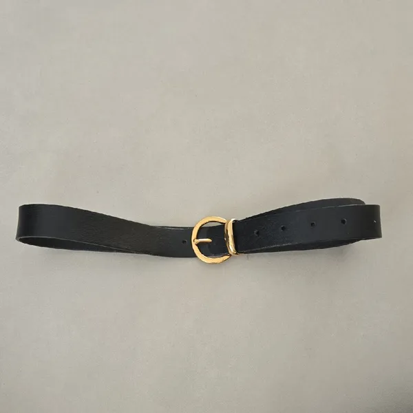 Zara 100% Leather Elegant Black Belt with Gold Buckle - Image 3