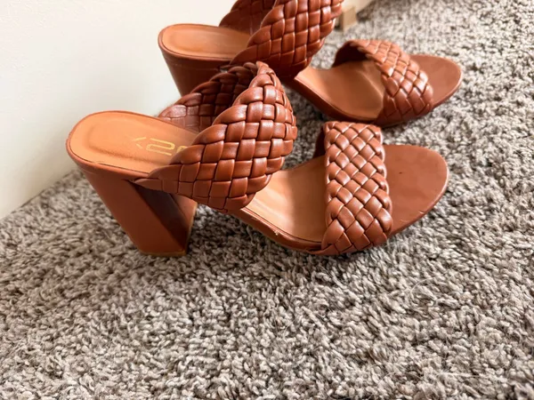X2B heel Brown Size 6.5 - Image 2