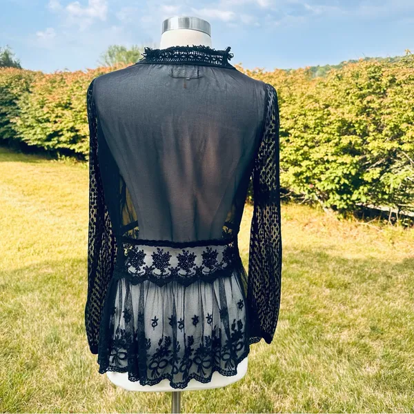 A’reve black lace sheer top Size M - Image 10