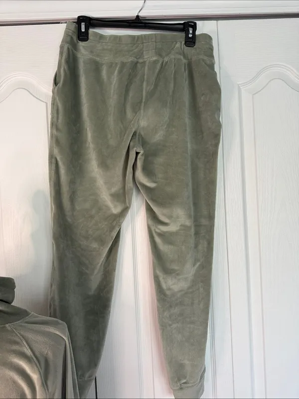 32 Degrees Heat Women's Olive Green Velour Jogger Set - Image 5