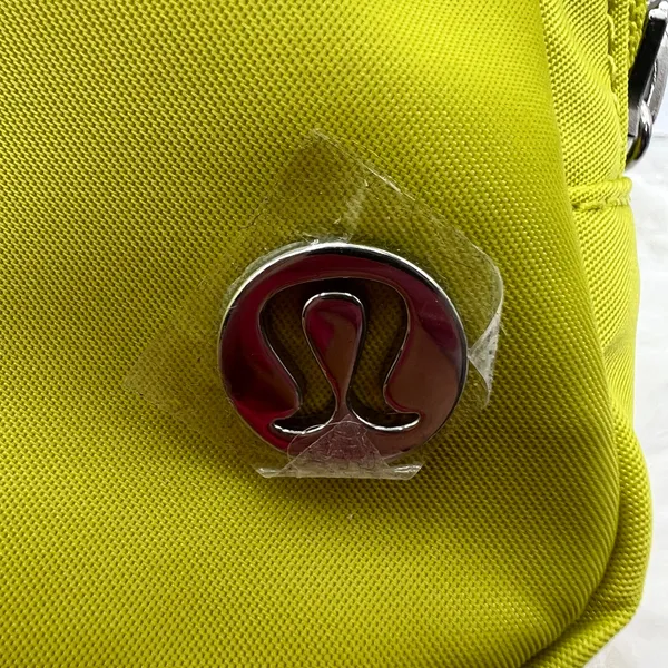 Lululemon Everywhere Belt Bag Neon Green Chartreuse Fanny Pack‎ Rare Color Y2K - Image 2
