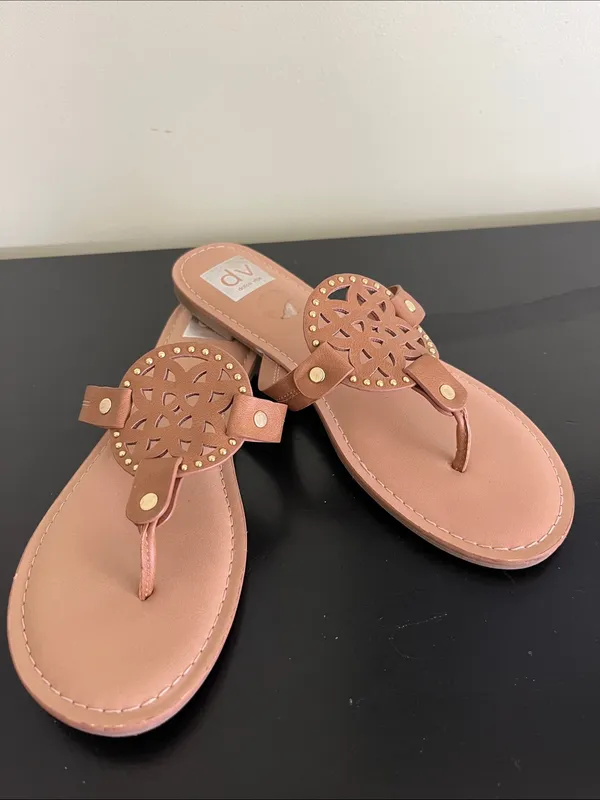 Dolce Vita Grimm Cognac Leather Thong Sandals with Decorative Medallion - Image 7