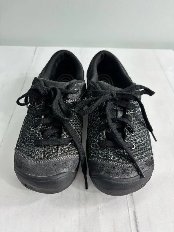 KEEN Women's Mercer Lace II CNX Shoe Contour Arch Diamond Pattern Rubber Sole - Image 4