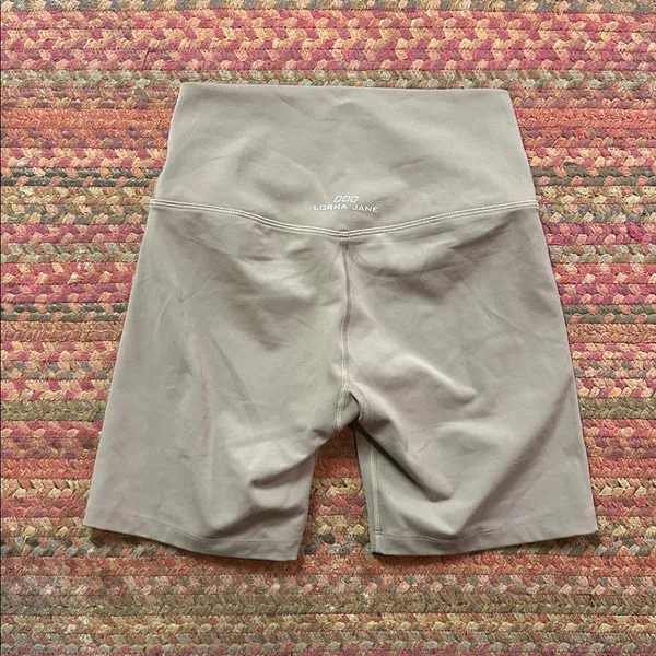 Lorna Jane Taupe Tan Spandex Bike Shorts Athletic 6” - Image 2