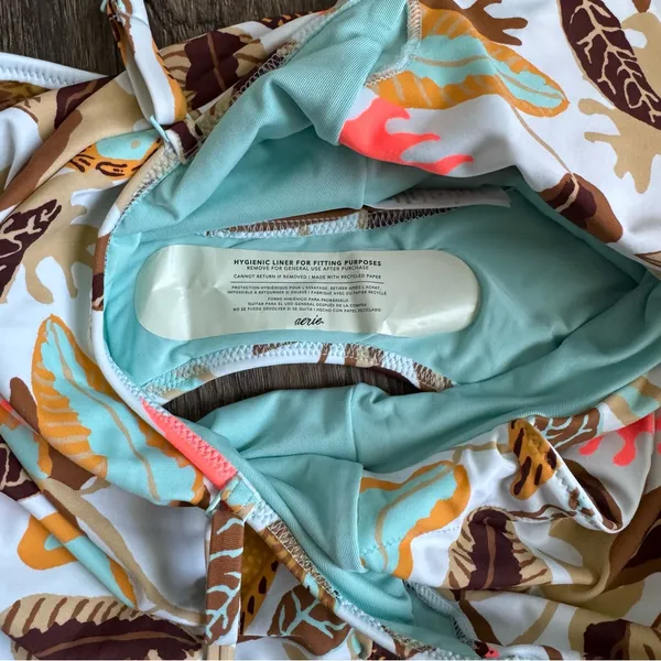 NEW Aerie Twist Front Floral Leaf Cut Out One Piece Swimsuit Size Small - Image 9