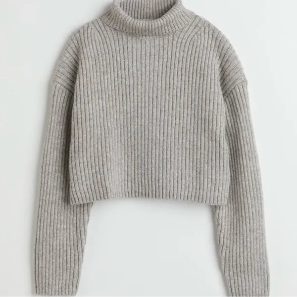 Cozy Tan Ribbed Turtleneck Sweater - Image 2