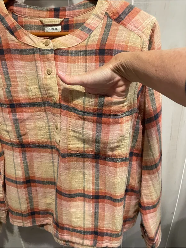 Cute cotton L.L. Bean breezy plaid henley pocket blouse classic distressed - Image 4