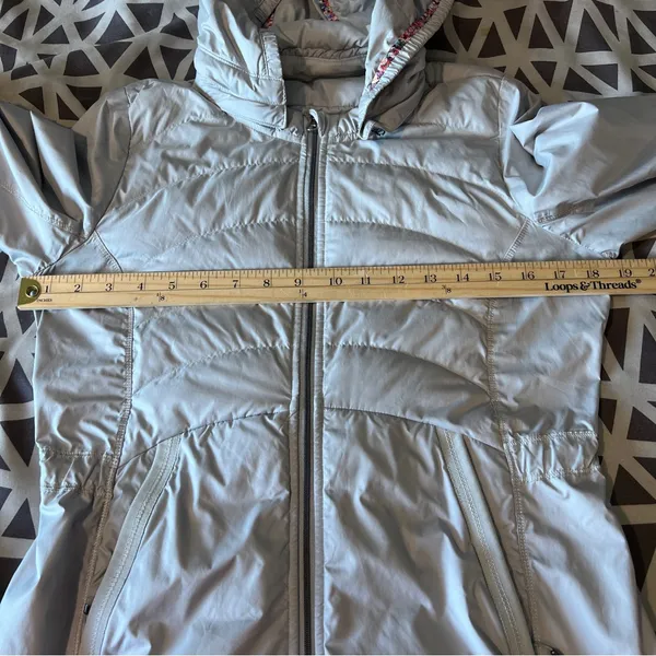 Lululemon Spring Fling Puffy Windbreaker Silver Spoon Ruffle Trim Hooded Size 6‎ - Image 12