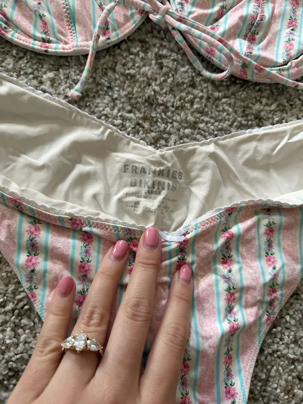 Frankies Bikinis Set - Image 2