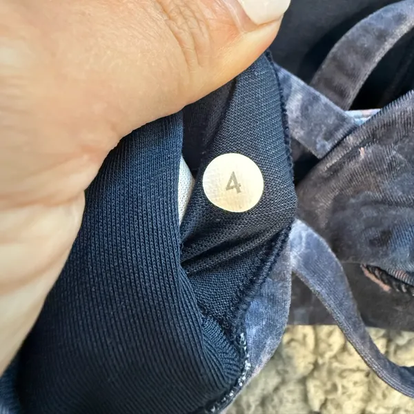 LULULEMON Energy Bra in Moody Mirage Bark Berry Deep‎ Navy / Naval Blue size 4 - Image 6