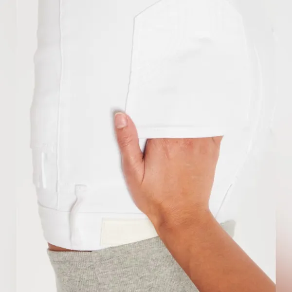 Hollister Women's Ultra High-Rise Straight Jeans White Size 3 - Image 4