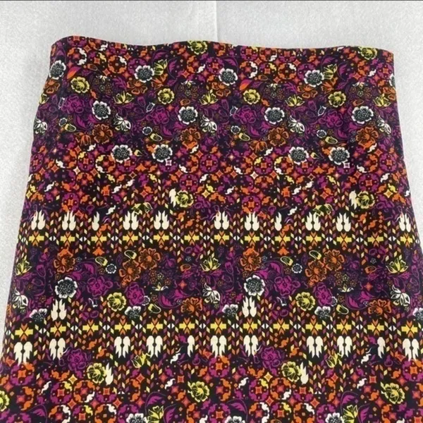LulaRoe Julia Printed‎ Stretch Short Sleeve Dress - Image 8