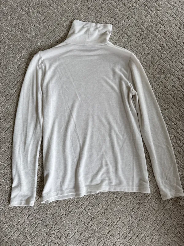 Banana Republic White Turtleneck Sweater - Image 4