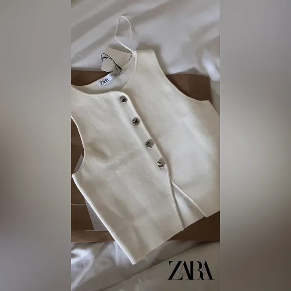 Zara NWT white short vest with silver buttons - Image 10
