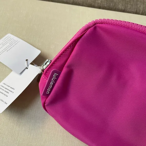 Lululemon everywhere belt bag 1L sonic pink - Image 4
