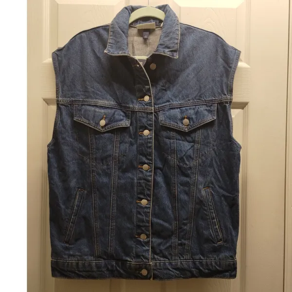 Universal Threads NWT Size Small Baggy 80s Inspired Medium Wash Button Denim Vest - Image 2