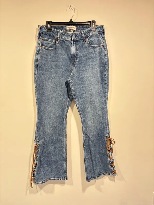 Abercrombie Curve Love Mid Rise Bootcut Vegan Suede Lace Jean 31 Short - Image 7