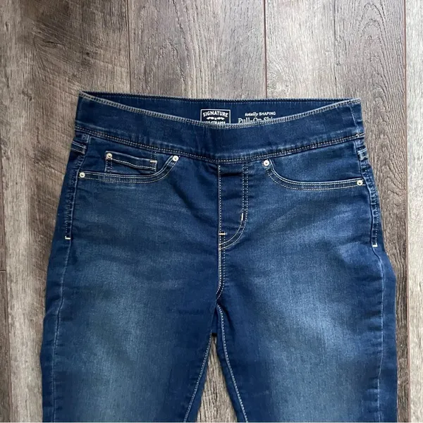 Signature by Levi Strauss Totally Shaping Pull On Skinny Jeans Size 6 Short - Image 8