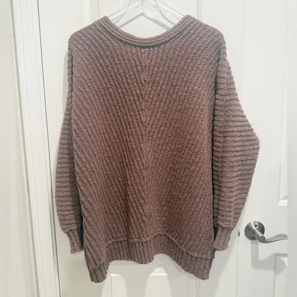 FREE‎ PEOPLE Sunset V-neck Sweater in Brown Chucky Knit Oversized Ribbed Knit - Image 3