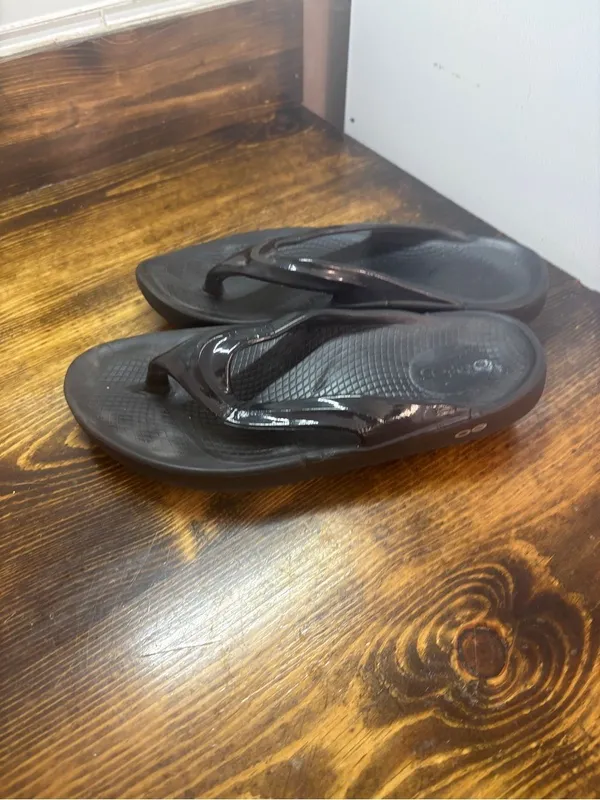 Oofos Black Flip Flips Size Women 9‎ - Image 2