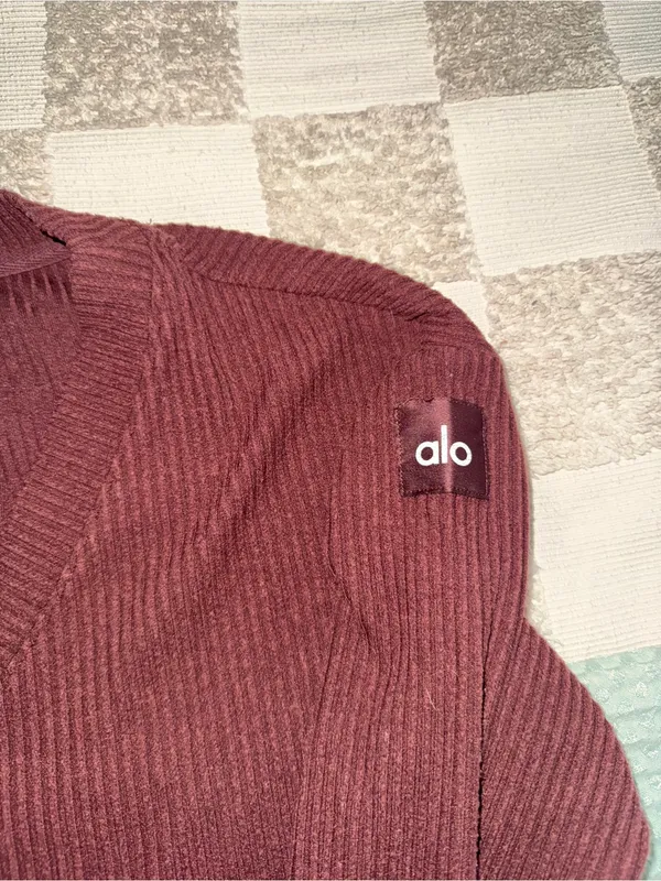 Alo Yoga Muse Ribbed Crop Pullover in‎ cherry cola M - Image 2