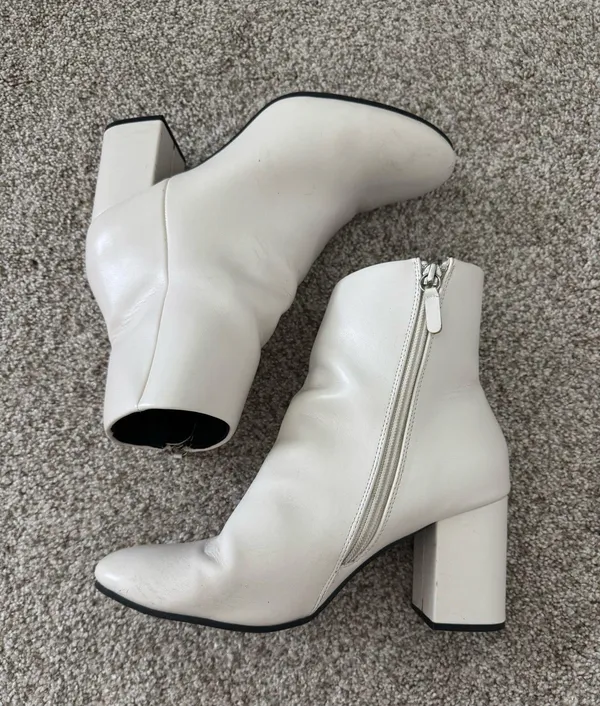 White ankle boots Size 8.5 - Image 2