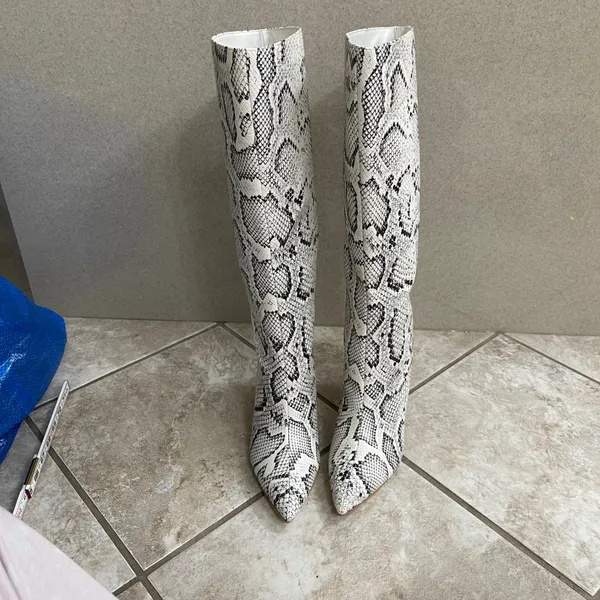 Guess‎ dayton Women's Snake Print Knee Heel Boots Pointed Toe used 1x EUC - Image 2