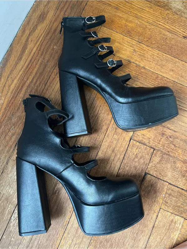 •Bamboo platform strappy chunk heels• Size 9 - Image 5