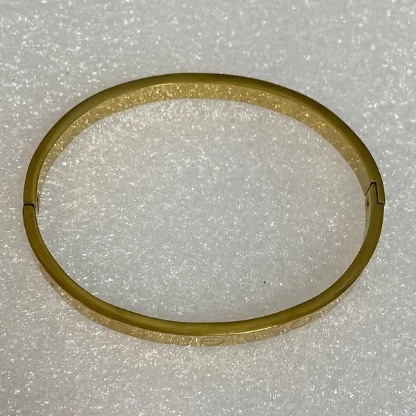 Gold Bangle Bracelet Women 18k Gold Plated Engraved Minimalist Modern NWOT - Image 2