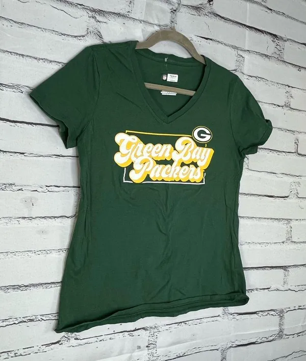 Green Bay Packers Women's Green and Yellow Graphic Top T Shirt SZ S/M Streetwear - Image 2