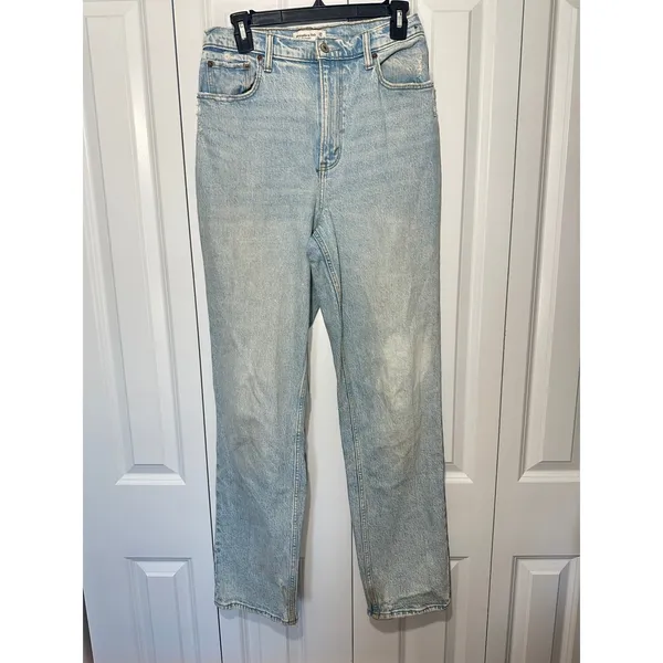 Abercrombie Curve Love Ultra High Rise 90s Straight Jean 29 or 8 Long in Vintage Wash - Image 2