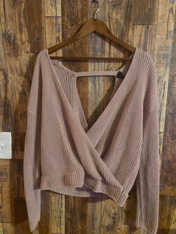 Moon & Maddison Pink sweater size small - Image 3