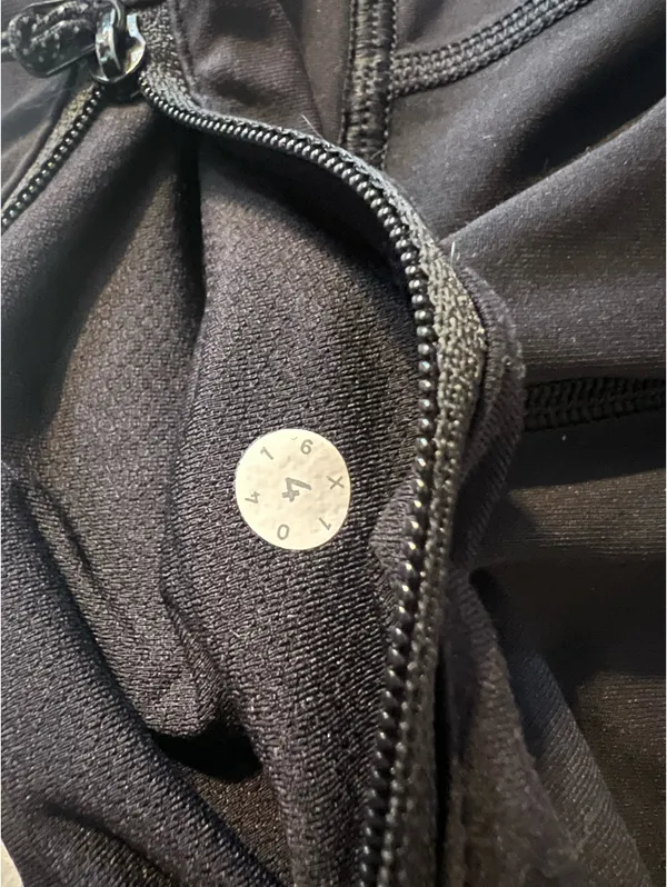 Lululemon Cropped 25” Leggings size 4  - Image 4