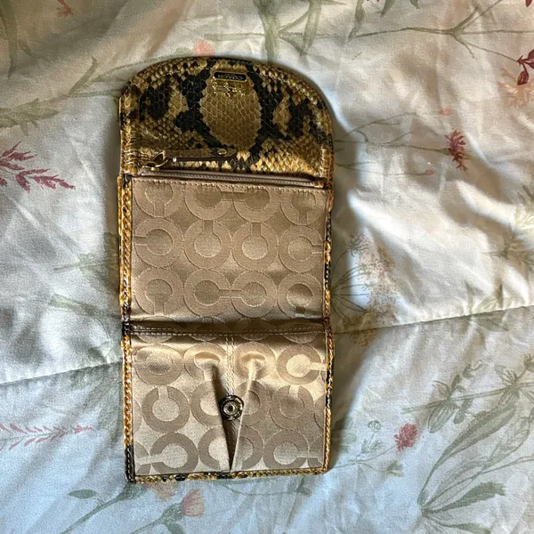 Coach Madison Python Print Wallet. - Image 3