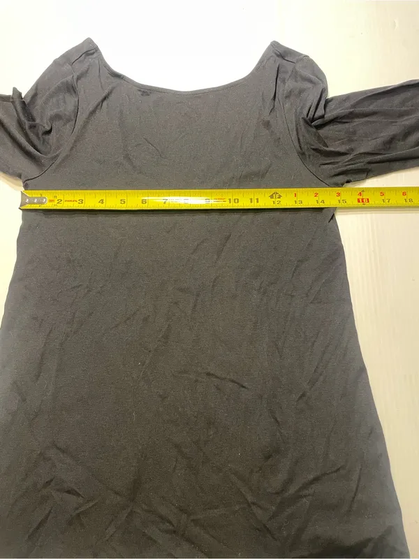 Basic Black Old Navy Top Low Back Cut Women Sz M 3/4 Sleeve Scoop Neck - Image 2