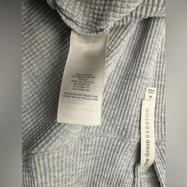Aritzia The Group Babaton Waffle Knit Cropped Hoodie M Neutral Gray - Image 8