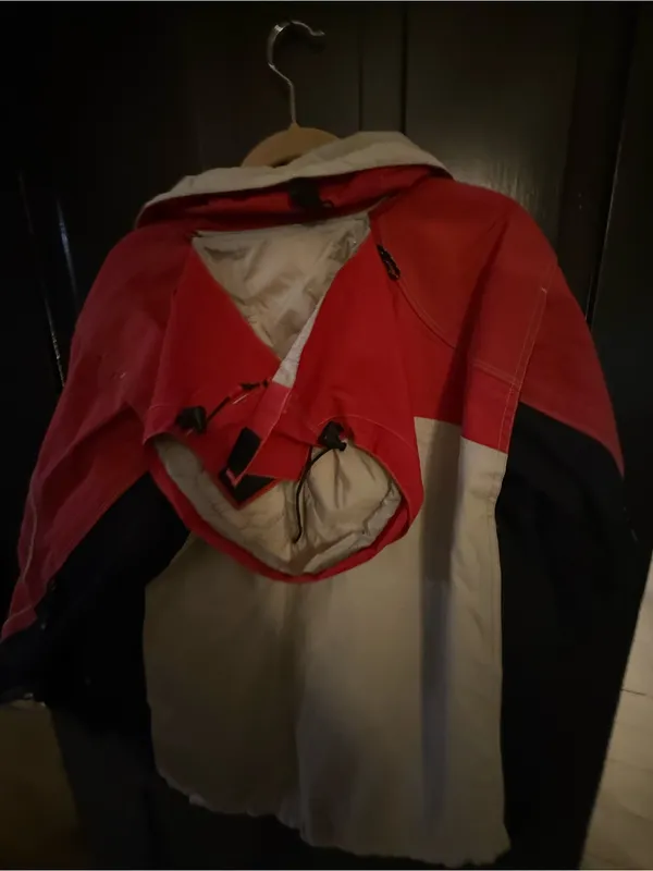 The North Face Red & Cream Hooded Colorblock Jacket - Image 9