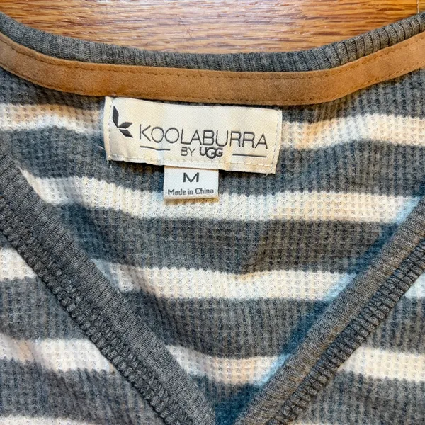 Koolaburra by Ugg gray and white striped long sleeve v neck Henley size medium - Image 2
