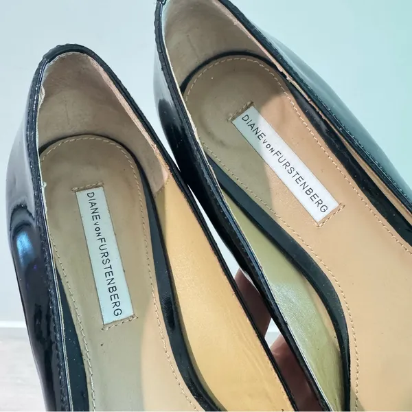 Diane Von Furstenberg Black Patent Leather‎ Pointed Toe Flats 8M - Image 4