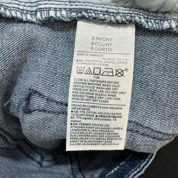 Old Navy Women's Straight Leg Jeans in Dark Blue - Image 8