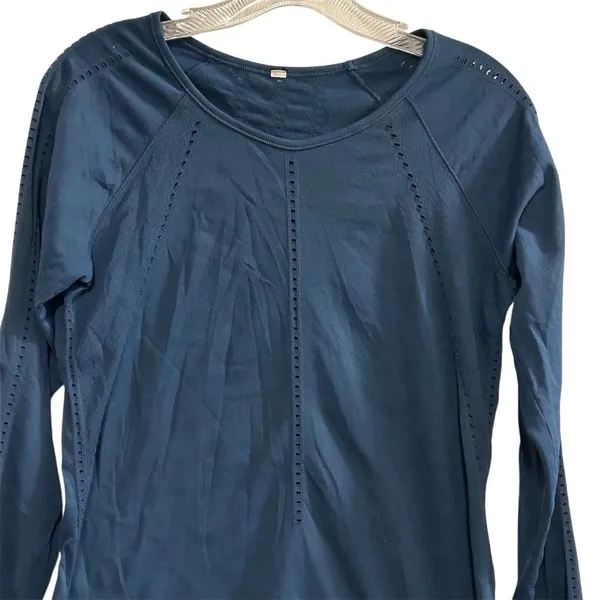 Athleta Women's Black Long Sleeve Seamless Top Size‎ M- Yoga Workout - Image 3