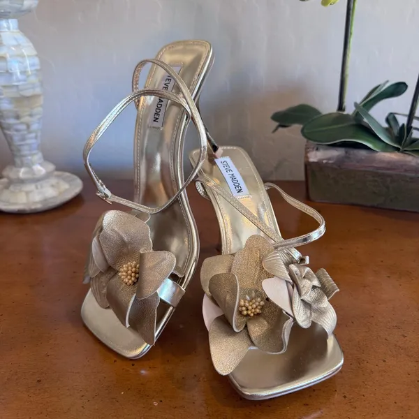 Steve Madden Amani Floral Heeled Sandals Gold Metallic Size 10 NWOT - Image 9